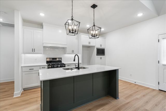 6909 SW Orange Avenue, Bentonville, AR 72713