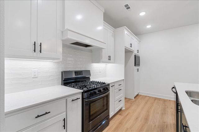 6909 SW Orange Avenue, Bentonville, AR 72713