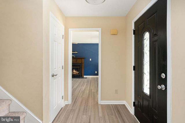 4 CANNON KNOLLS DR, Fredericksburg, VA 22406