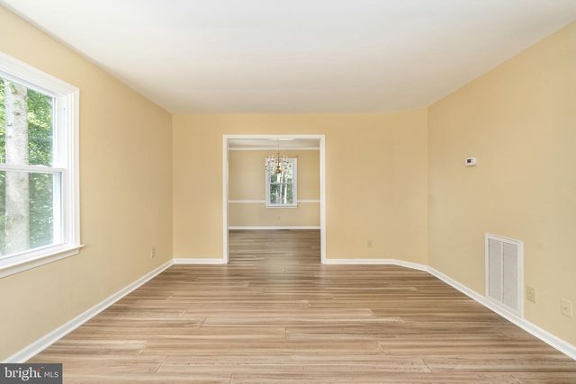 4 CANNON KNOLLS DR, Fredericksburg, VA 22406