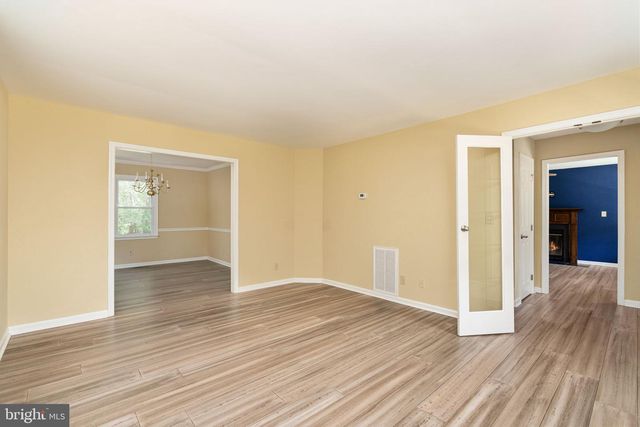 4 CANNON KNOLLS DR, Fredericksburg, VA 22406