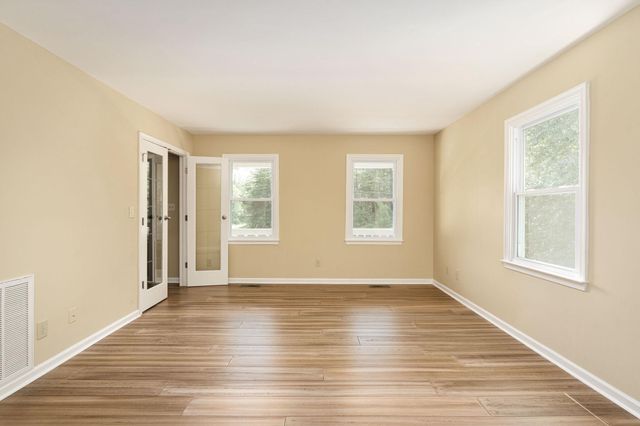 4 CANNON KNOLLS DR, Fredericksburg, VA 22406