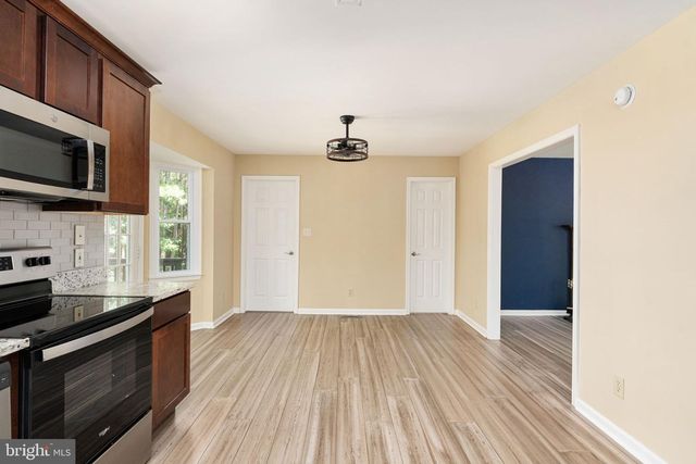 4 CANNON KNOLLS DR, Fredericksburg, VA 22406