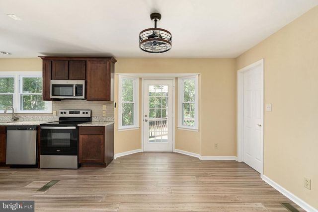 4 CANNON KNOLLS DR, Fredericksburg, VA 22406