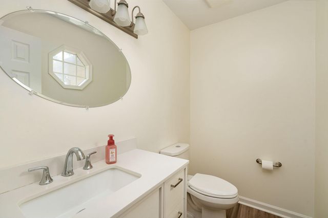 4 CANNON KNOLLS DR, Fredericksburg, VA 22406