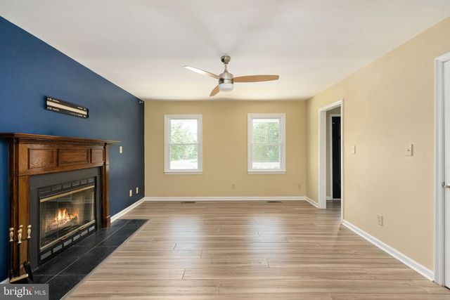 4 CANNON KNOLLS DR, Fredericksburg, VA 22406