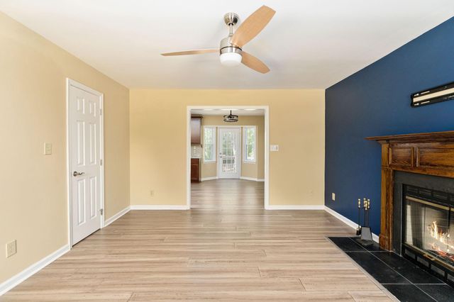 4 CANNON KNOLLS DR, Fredericksburg, VA 22406