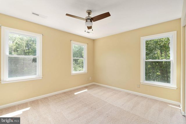 4 CANNON KNOLLS DR, Fredericksburg, VA 22406