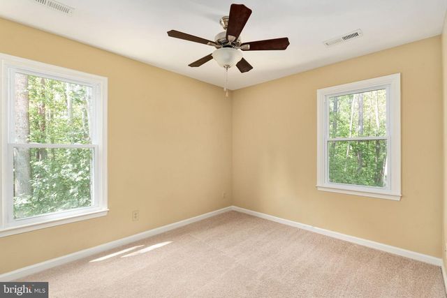 4 CANNON KNOLLS DR, Fredericksburg, VA 22406