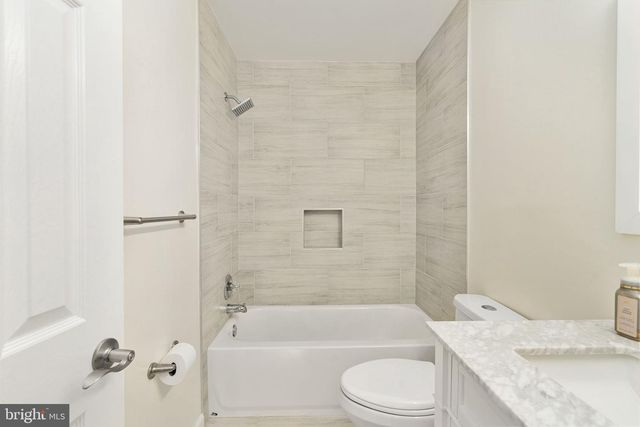 4 CANNON KNOLLS DR, Fredericksburg, VA 22406