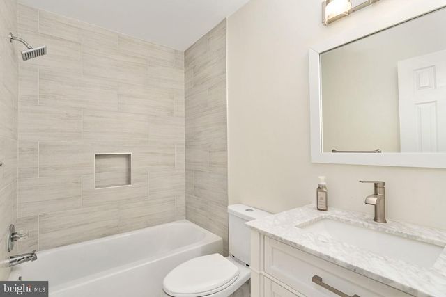 4 CANNON KNOLLS DR, Fredericksburg, VA 22406