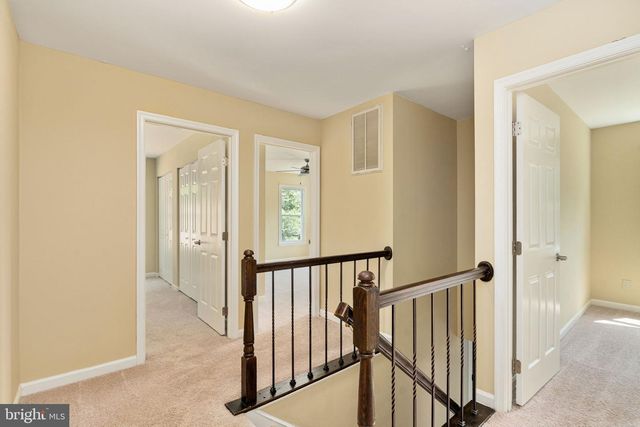 4 CANNON KNOLLS DR, Fredericksburg, VA 22406