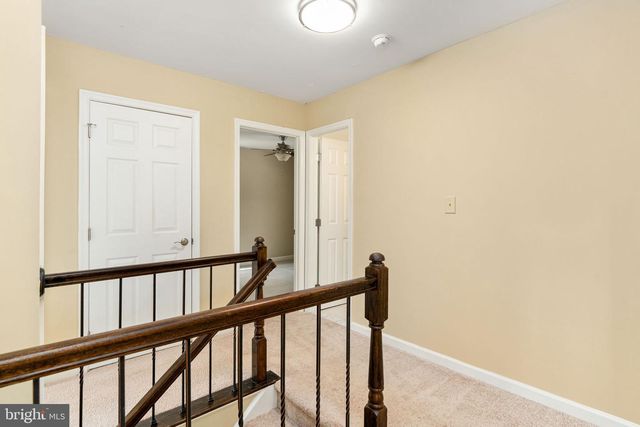 4 CANNON KNOLLS DR, Fredericksburg, VA 22406