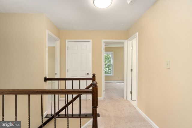 4 CANNON KNOLLS DR, Fredericksburg, VA 22406