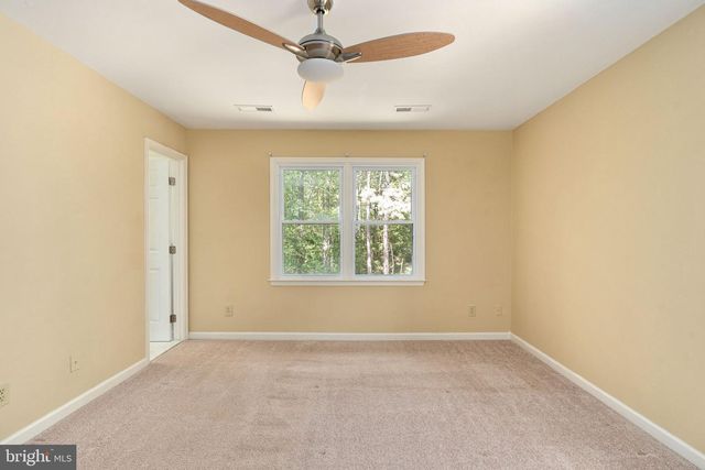 4 CANNON KNOLLS DR, Fredericksburg, VA 22406
