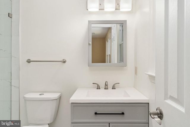 4 CANNON KNOLLS DR, Fredericksburg, VA 22406