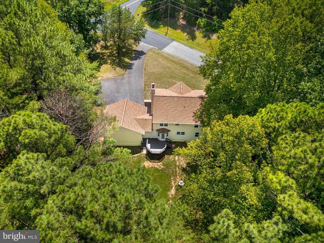 4 CANNON KNOLLS DR, Fredericksburg, VA 22406