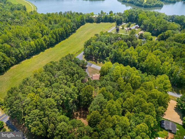 4 CANNON KNOLLS DR, Fredericksburg, VA 22406