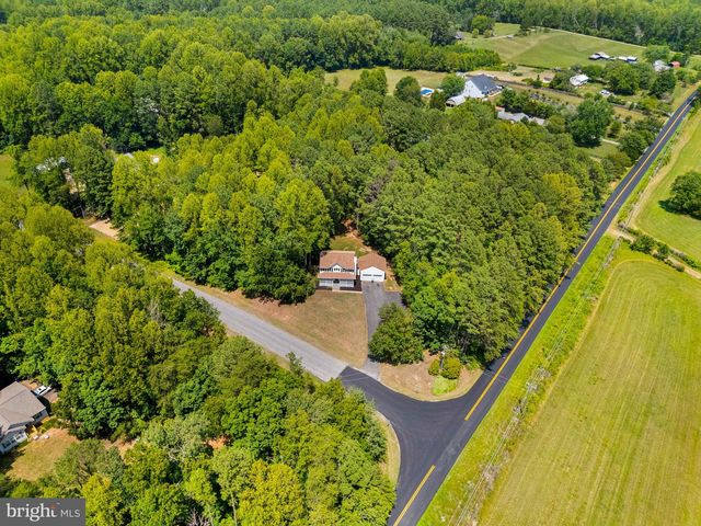 4 CANNON KNOLLS DR, Fredericksburg, VA 22406
