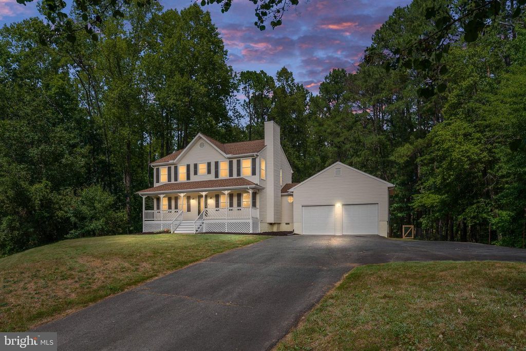 4 CANNON KNOLLS DR, Fredericksburg, VA 22406