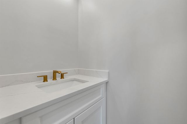 60 White Oaks Rd Unit 11, Laconia, NH 03246