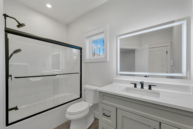 60 White Oaks Rd Unit 11, Laconia, NH 03246