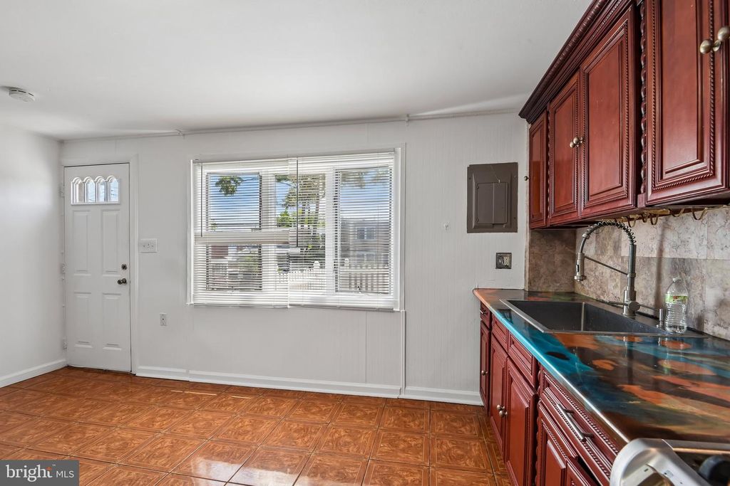 Image 5 of property listing at 7905 EASTDALE RD, Baltimore, MD 21224
