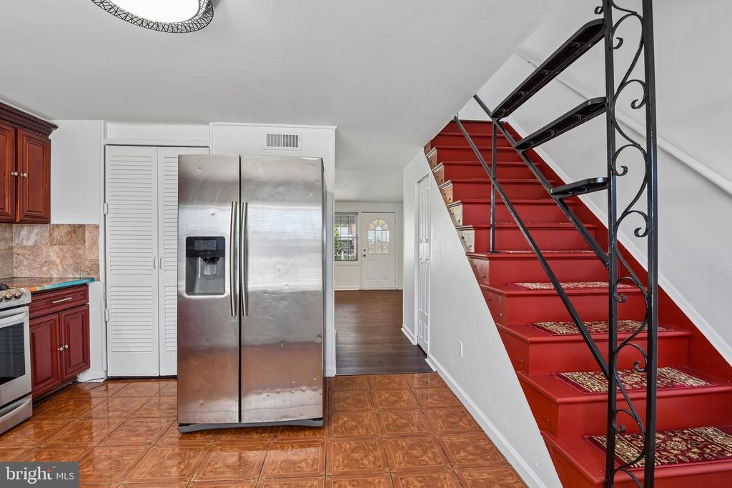 Image 6 of property listing at 7905 EASTDALE RD, Baltimore, MD 21224