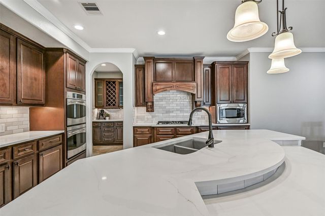 1008 Point Isabel Lane, Friendswood, TX 77546