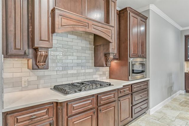 1008 Point Isabel Lane, Friendswood, TX 77546