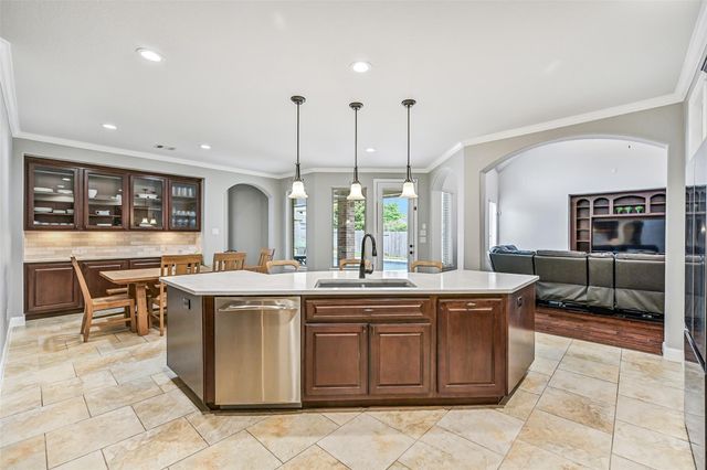 1008 Point Isabel Lane, Friendswood, TX 77546