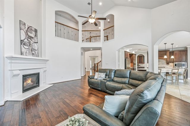 1008 Point Isabel Lane, Friendswood, TX 77546