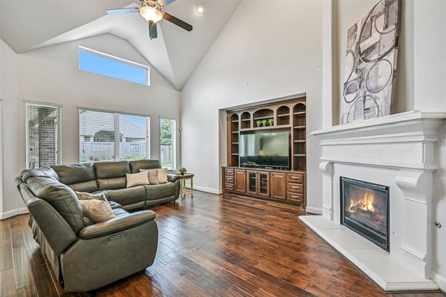 1008 Point Isabel Lane, Friendswood, TX 77546