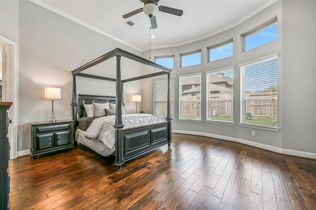 1008 Point Isabel Lane, Friendswood, TX 77546