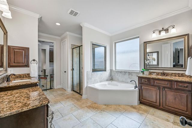 1008 Point Isabel Lane, Friendswood, TX 77546