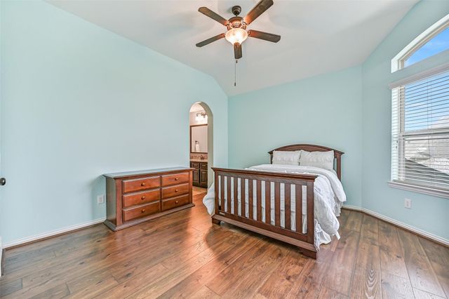 1008 Point Isabel Lane, Friendswood, TX 77546