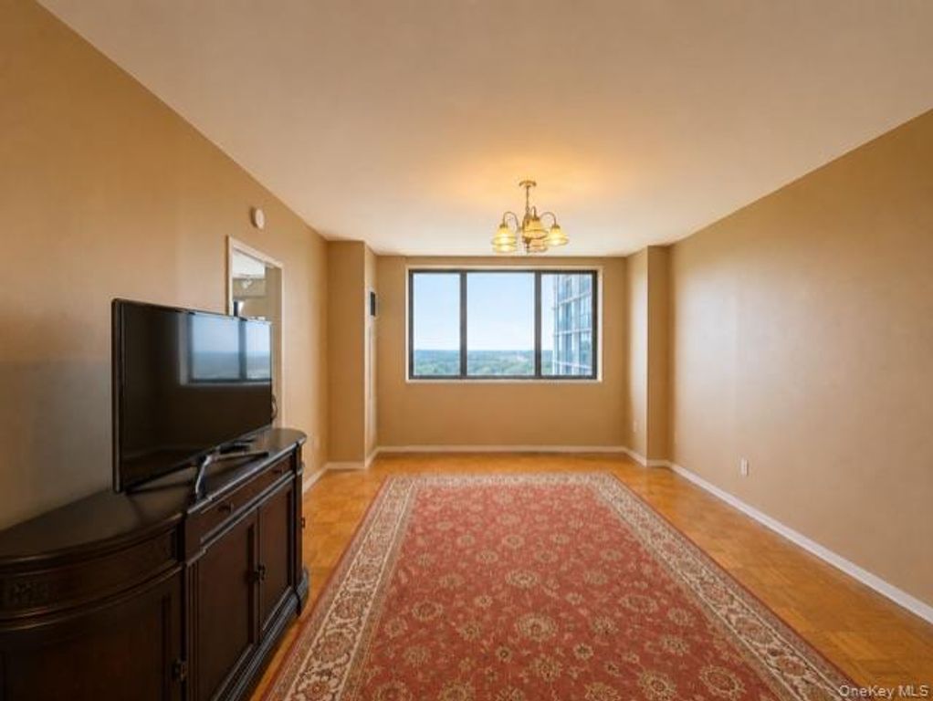 27110 Grand Central Parkway 15Q, Floral Park, NY 11005 — photo 5
