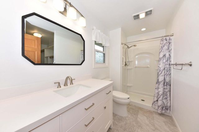 W208N16471 St Andrews COURT, Jackson, WI 53037