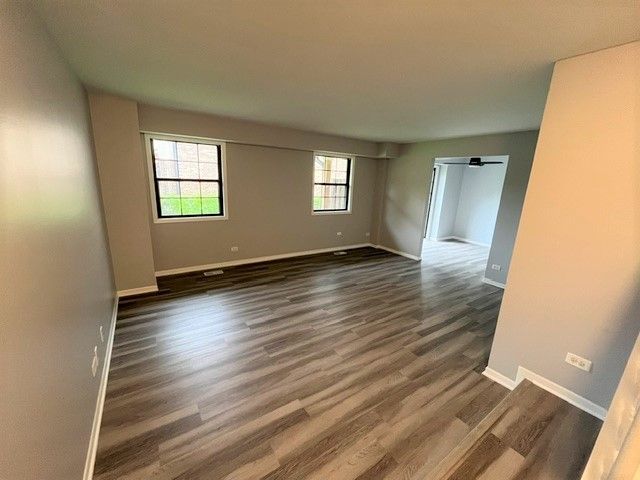 351 S Whispering Hills Drive B, Naperville, IL 60540
