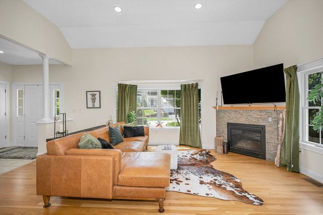 2 Charles Ridge Rd A, Littleton, MA 02466