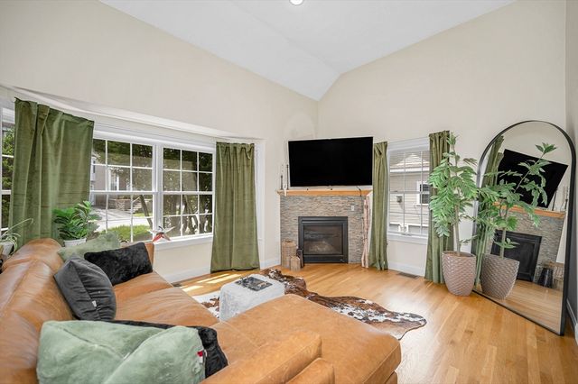 2 Charles Ridge Rd A, Littleton, MA 02466