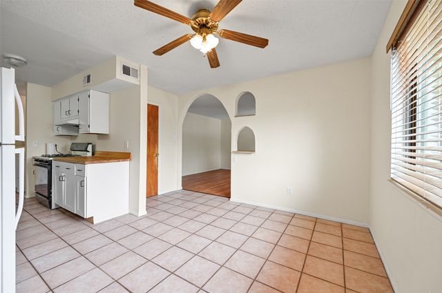 1028 Avenida De Las Campanas, Santa Fe, NM 87507