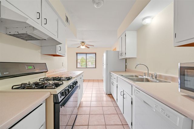 1028 Avenida De Las Campanas, Santa Fe, NM 87507