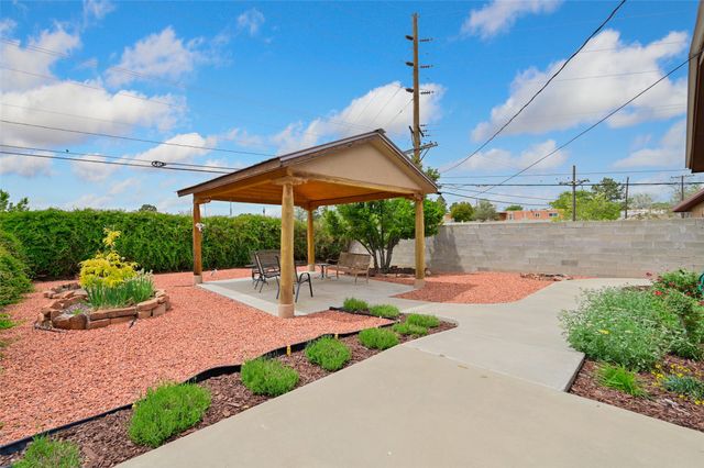 1028 Avenida De Las Campanas, Santa Fe, NM 87507