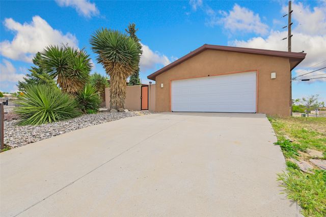 1028 Avenida De Las Campanas, Santa Fe, NM 87507