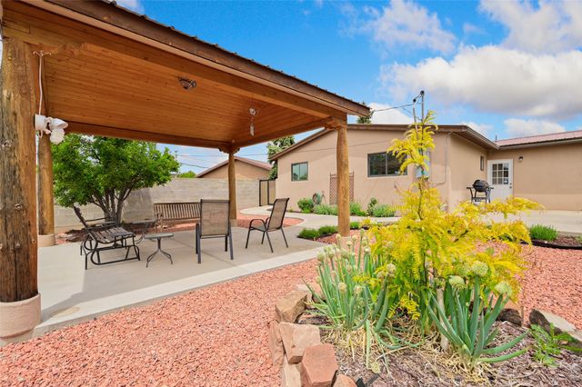1028 Avenida De Las Campanas, Santa Fe, NM 87507