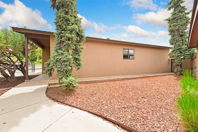 1028 Avenida De Las Campanas, Santa Fe, NM 87507