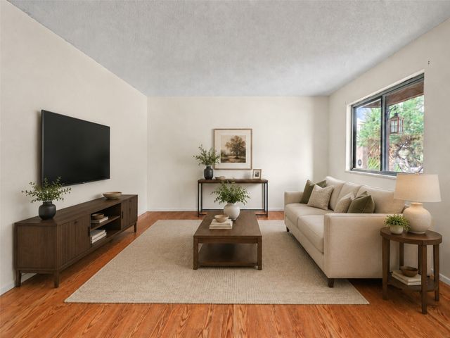 1028 Avenida De Las Campanas, Santa Fe, NM 87507