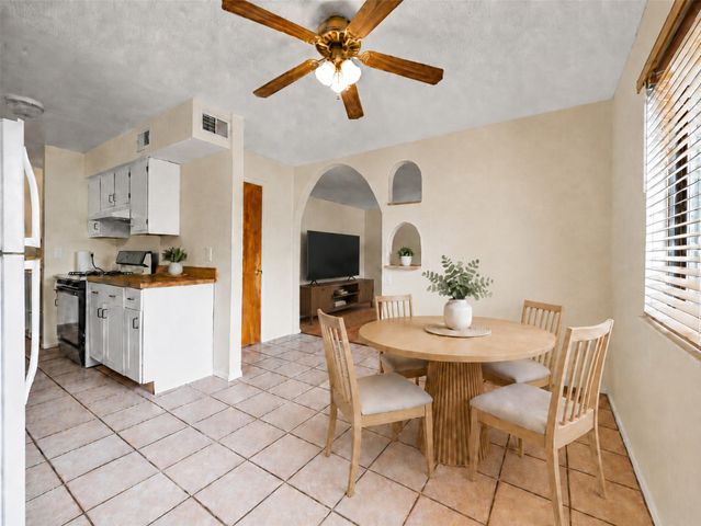 1028 Avenida De Las Campanas, Santa Fe, NM 87507