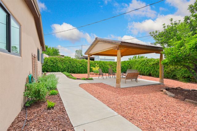 1028 Avenida De Las Campanas, Santa Fe, NM 87507